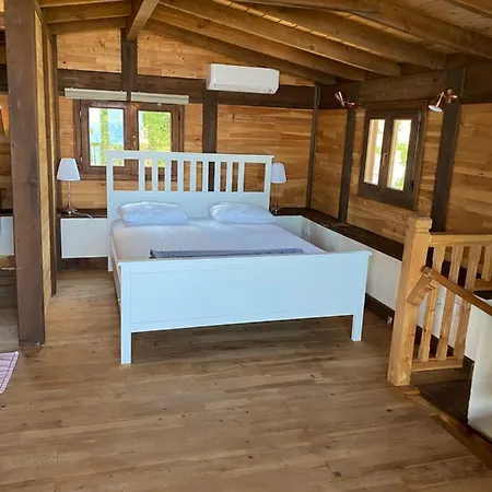 Cedar 1-bed House With Stunning Views Сasa de vacaciones