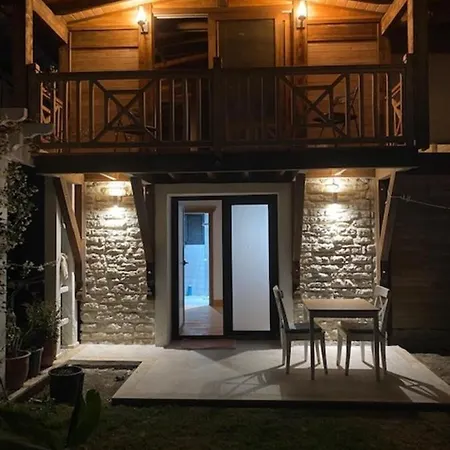 בית נופש Cedar 1-bed House With Stunning Views פלמוטבוקו